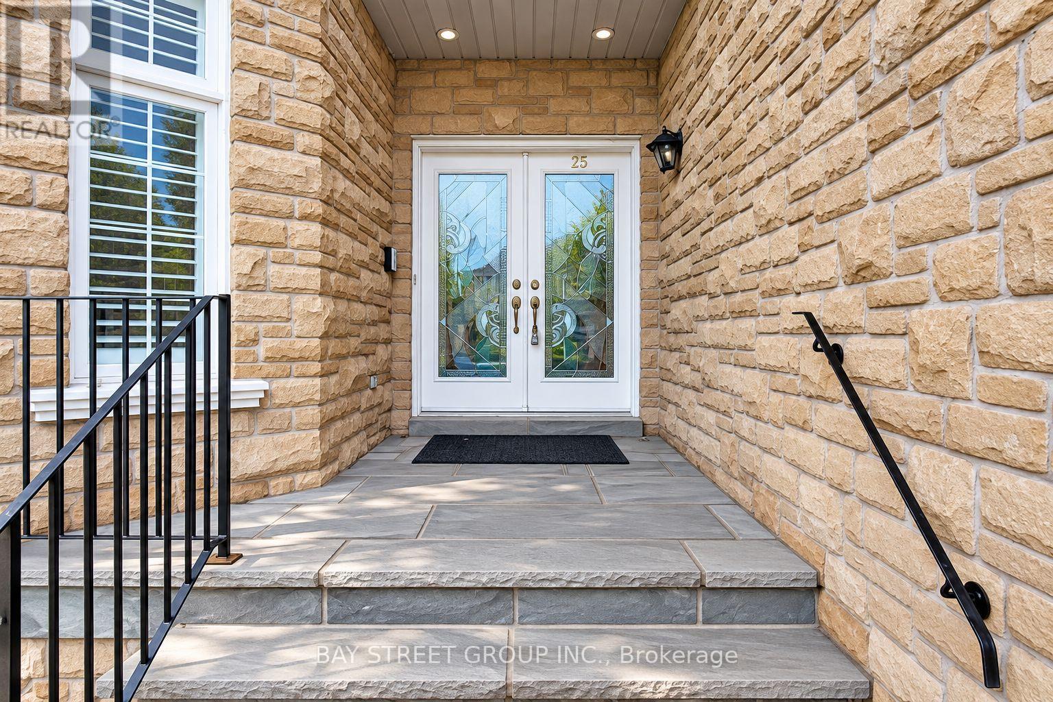 25 Greenshire Street, Richmond Hill, Ontario  L4B 4V3 - Photo 2 - N13788054
