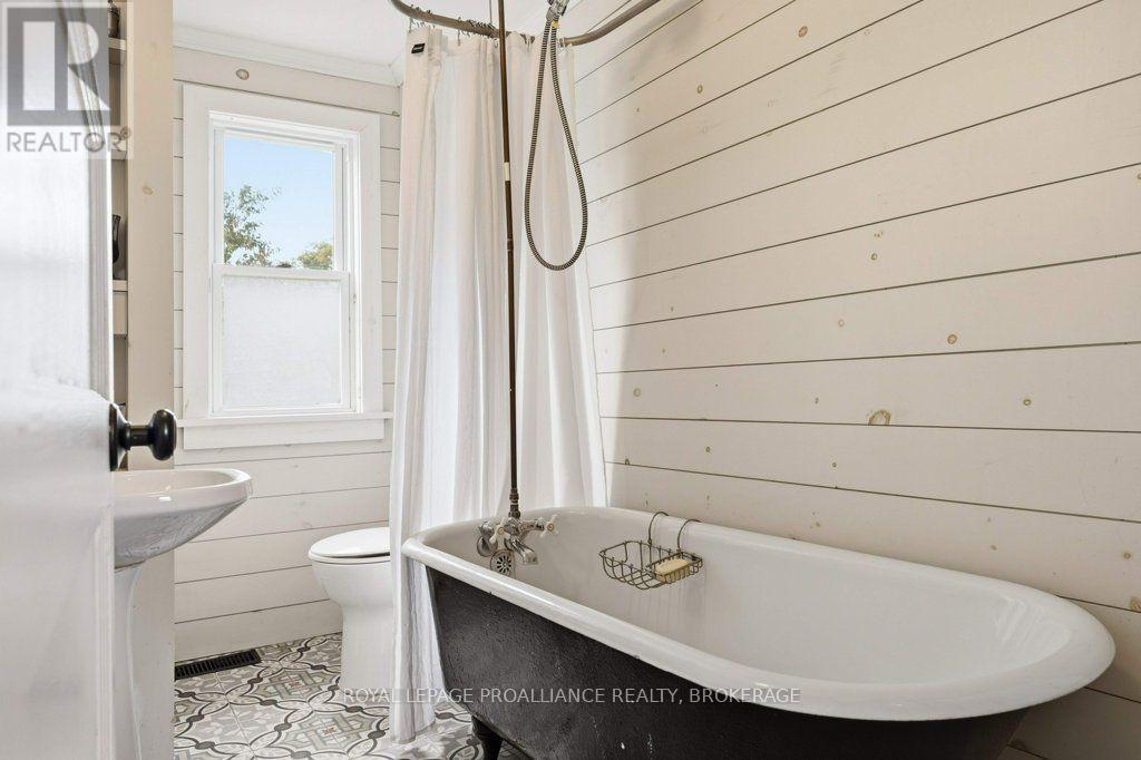 384 Barrie Street, Kingston, Ontario  K7K 3T4 - Photo 19 - X13793296