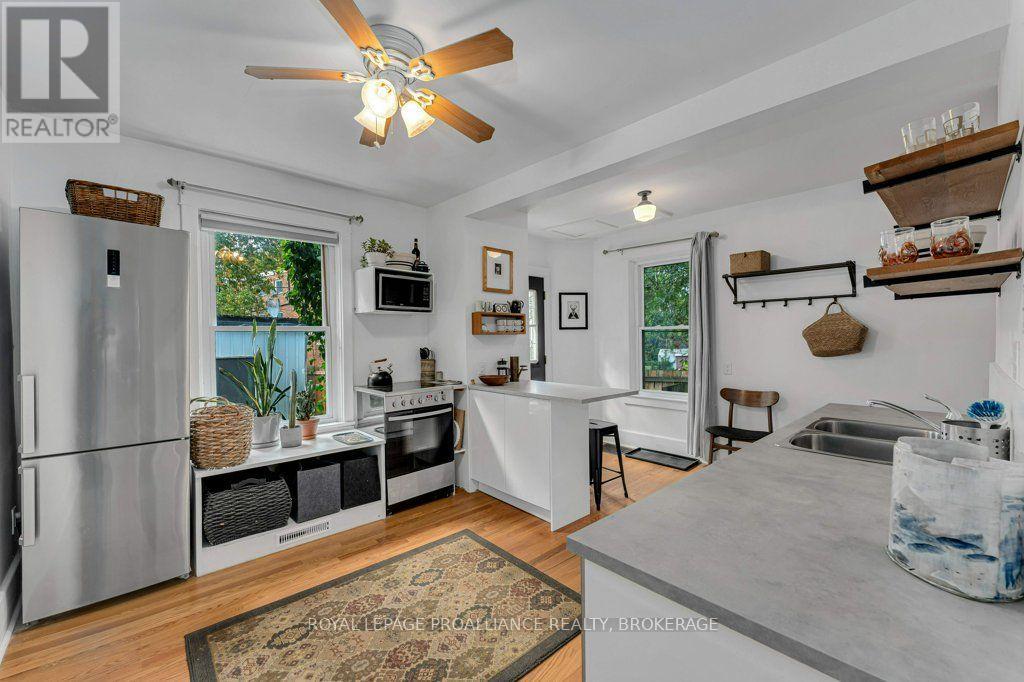 384 Barrie Street, Kingston, Ontario  K7K 3T4 - Photo 8 - X13793296