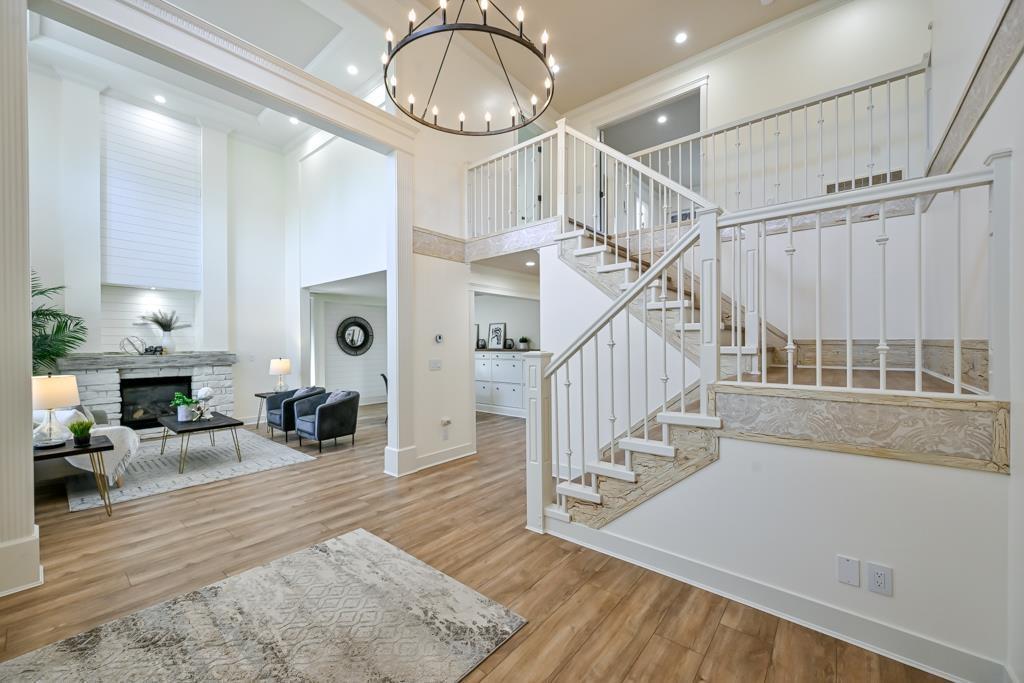 9709 Crown Crescent, Surrey, British Columbia  V3V 2T7 - Photo 3 - R3166328