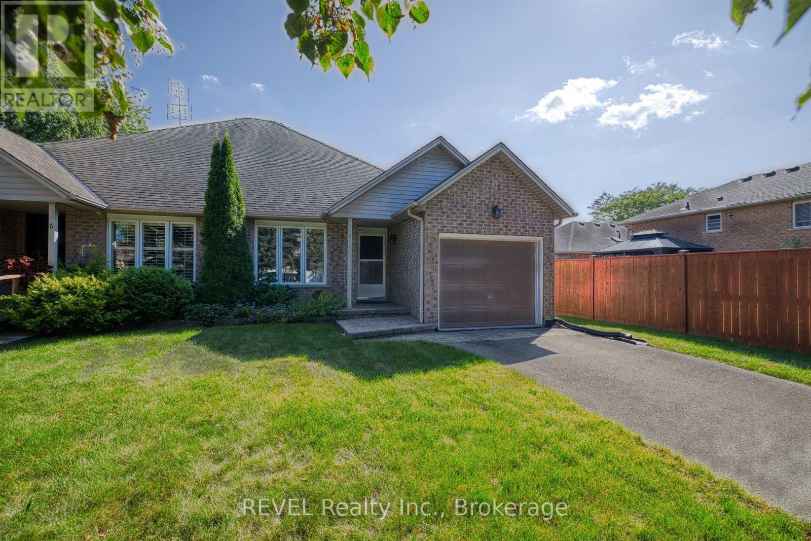 4 Saddler Street, Pelham, Ontario  L3E 0N8 - Photo 1 - X13793424