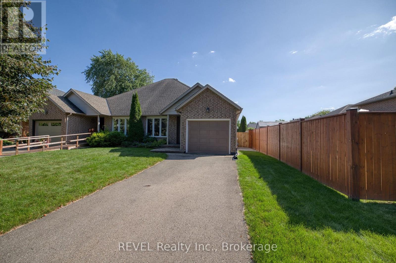 4 Saddler Street, Pelham, Ontario  L3E 0N8 - Photo 3 - X13793424