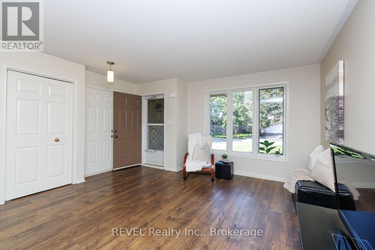 4 Saddler Street, Pelham, Ontario  L3E 0N8 - Photo 7 - X13793424