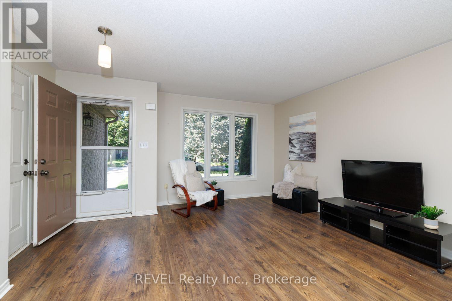 4 Saddler Street, Pelham, Ontario  L3E 0N8 - Photo 8 - X13793424