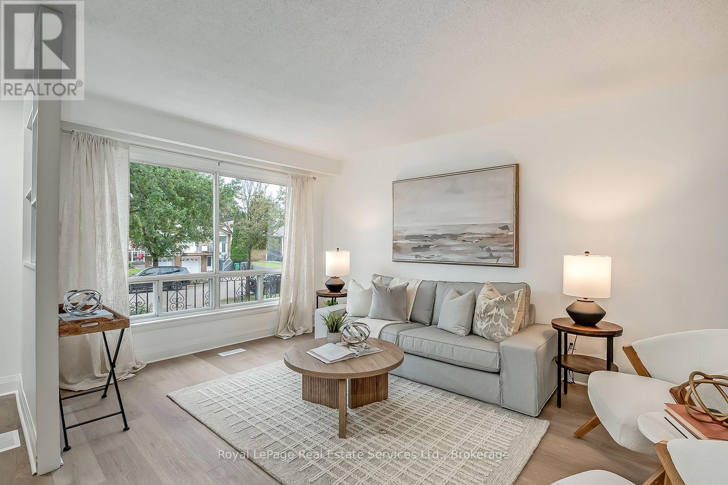 2403 Delkus Crescent, Mississauga, Ontario  L5A 1K8 - Photo 4 - W13793308