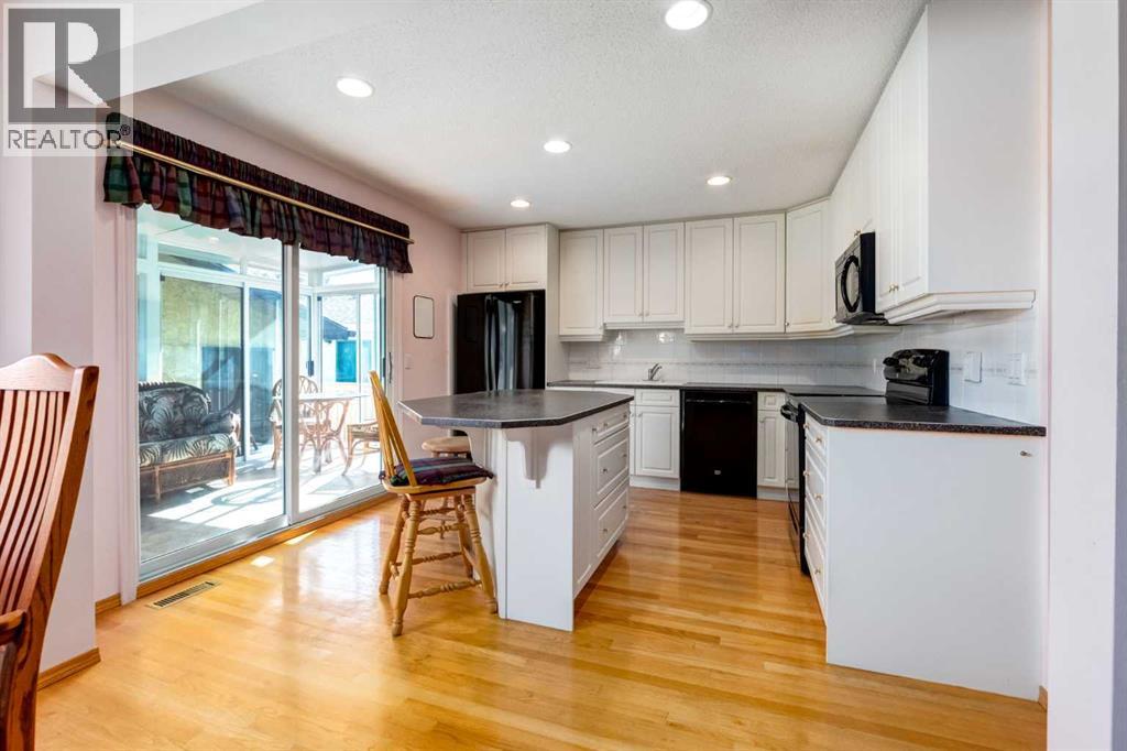 243 Cedarpark Green Sw, Calgary, Alberta  T2W 2K1 - Photo 10 - A2341947
