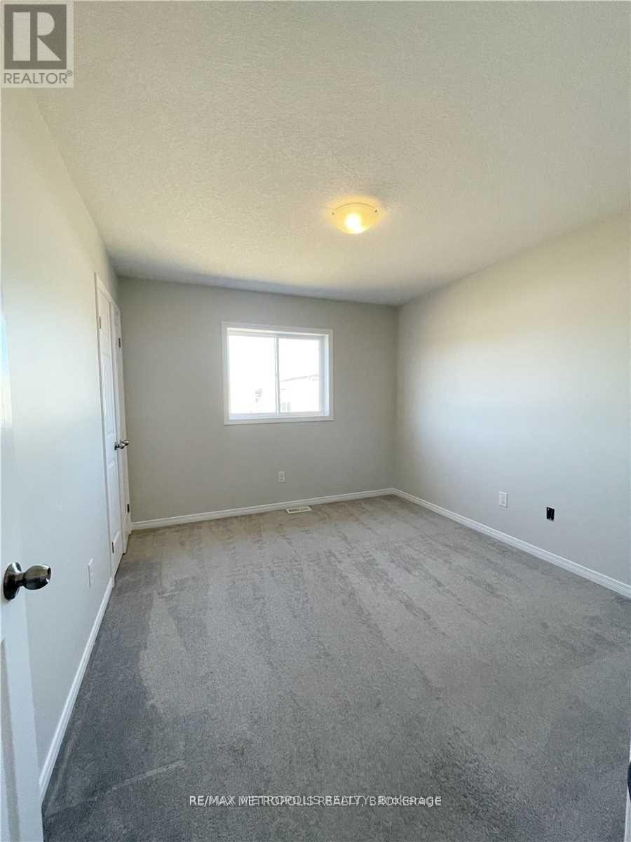 668 Blair Creek Drive, Kitchener, Ontario  N2P 0E7 - Photo 11 - X13792582