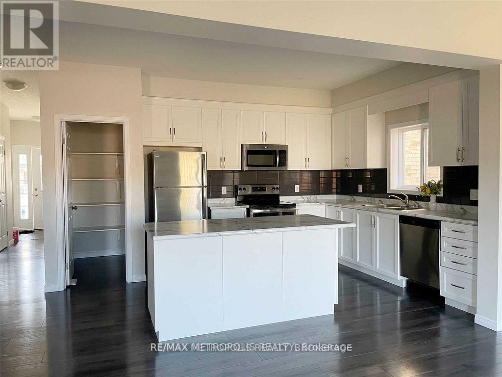 668 Blair Creek Drive, Kitchener, Ontario  N2P 0E7 - Photo 4 - X13792582