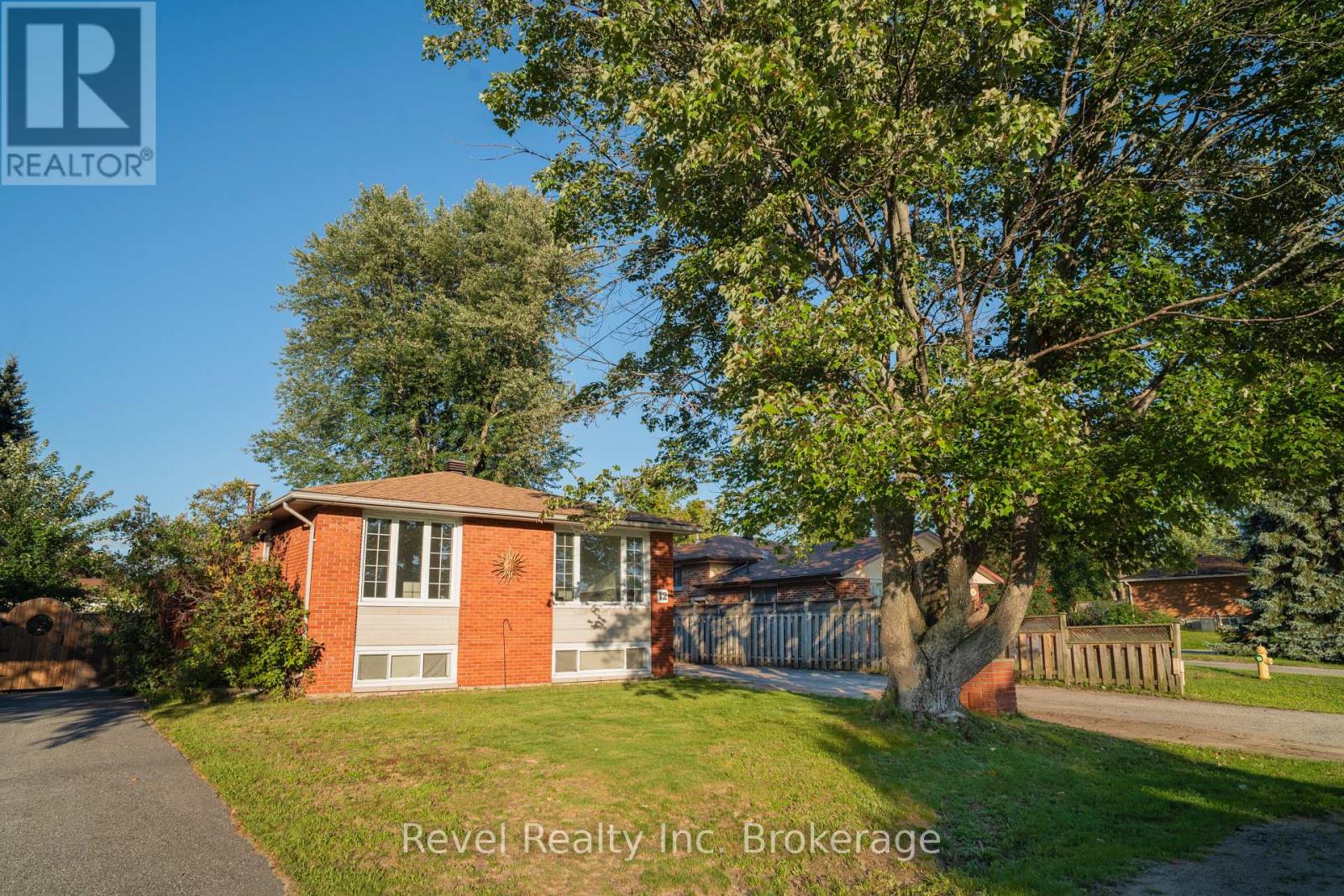 12 NIGHTINGALE DRIVE photo 2