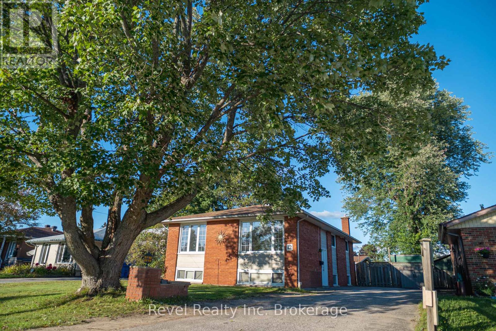 12 NIGHTINGALE DRIVE photo 3