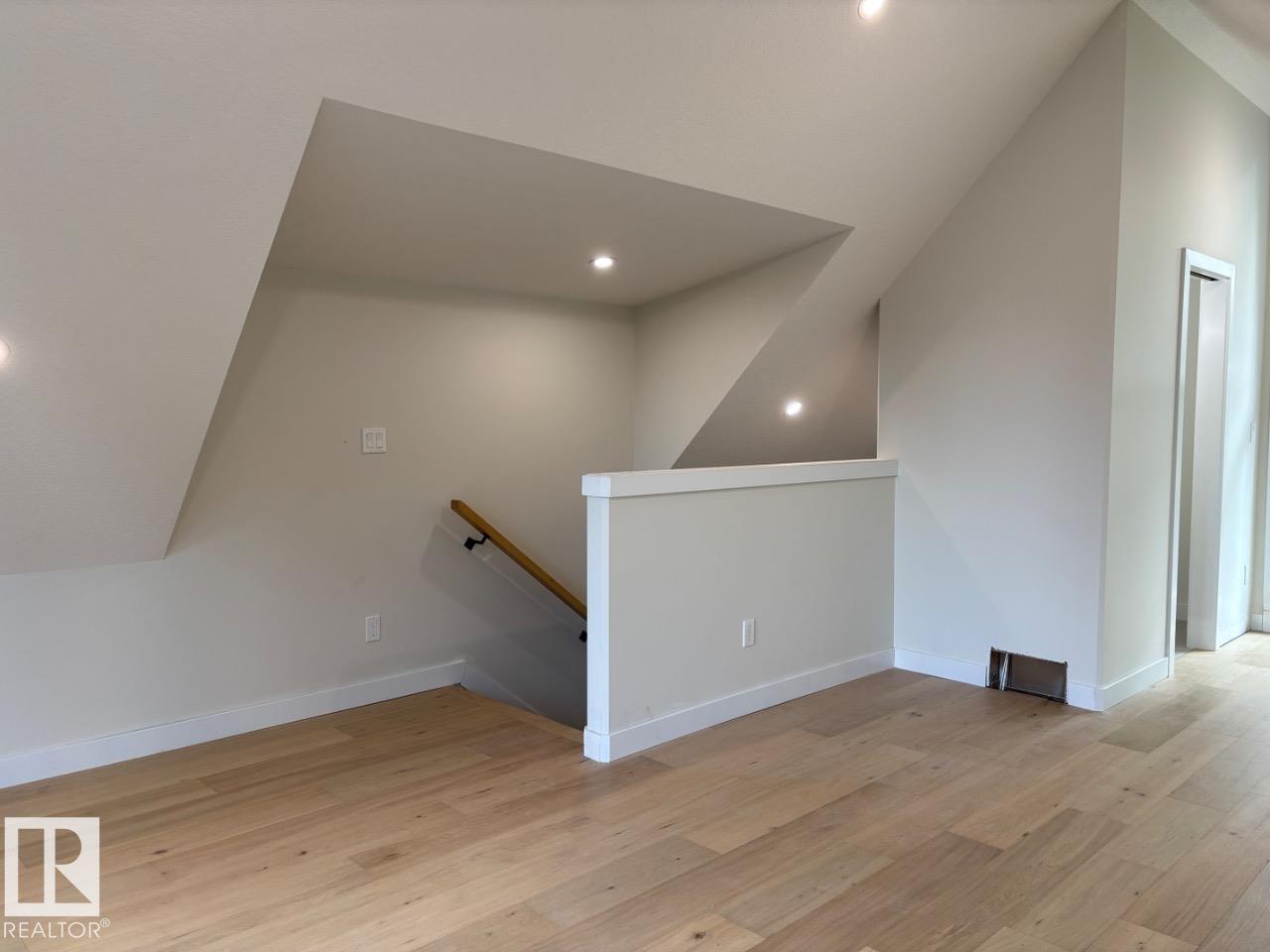 7928 97 AV NW NW