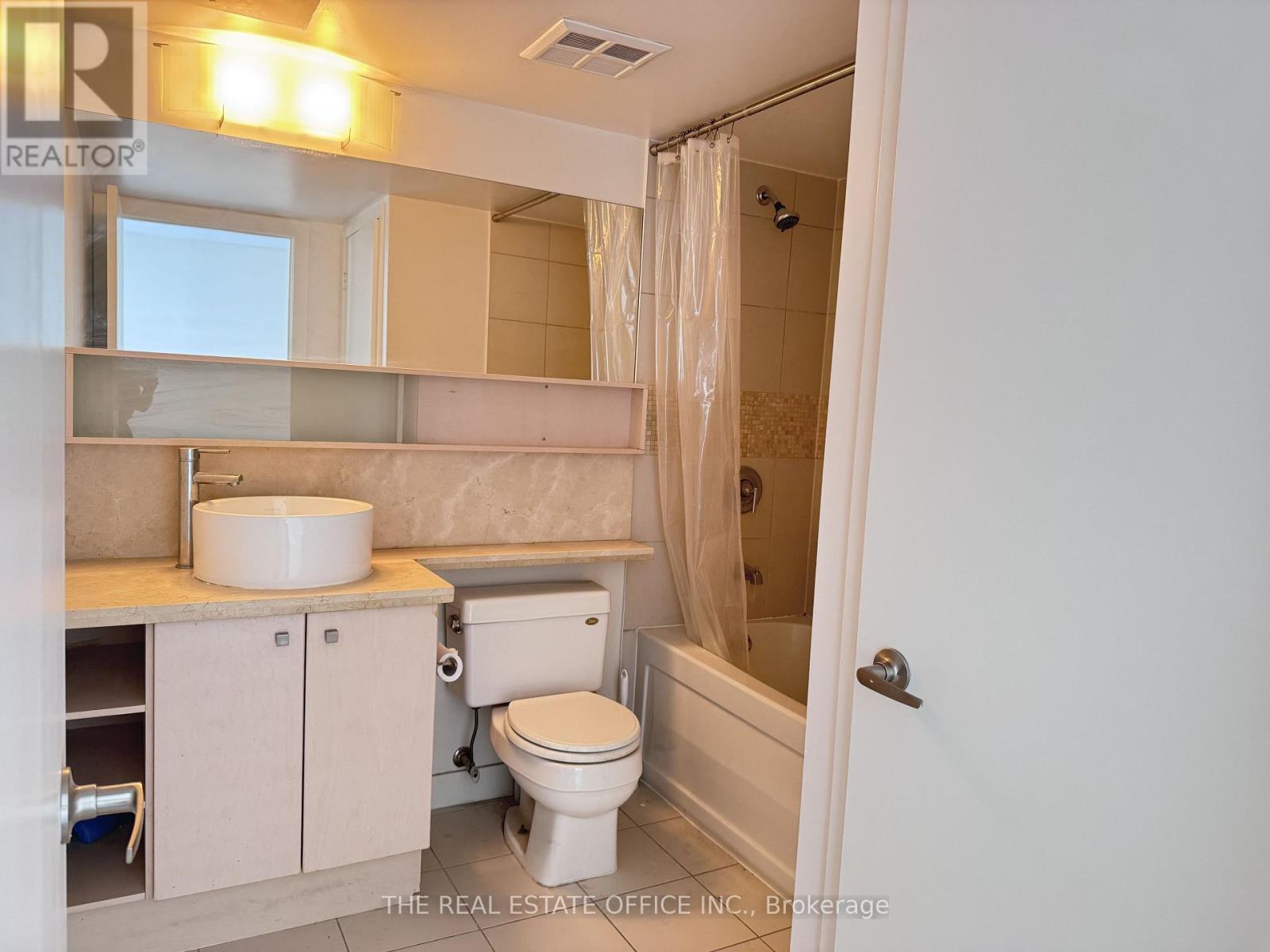 4712 - 11 Brunel Court, Toronto, Ontario  M5V 3Y3 - Photo 12 - C13793226