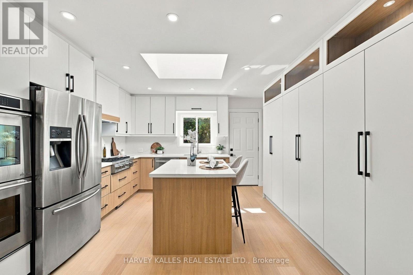 547 Melrose Avenue, Toronto, Ontario  M5M 2A4 - Photo 12 - C13793344