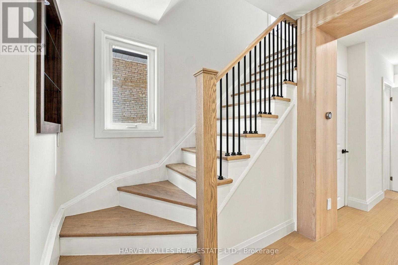 547 Melrose Avenue, Toronto, Ontario  M5M 2A4 - Photo 5 - C13793344