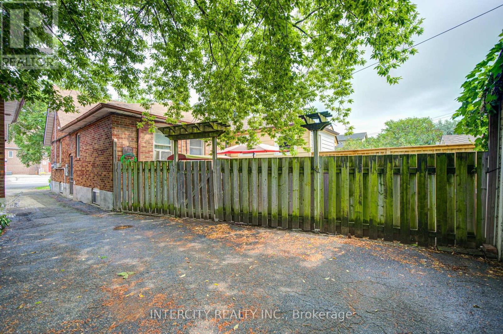 256 Blantyre Avenue, Toronto, Ontario  M1N 2S1 - Photo 36 - E13793330