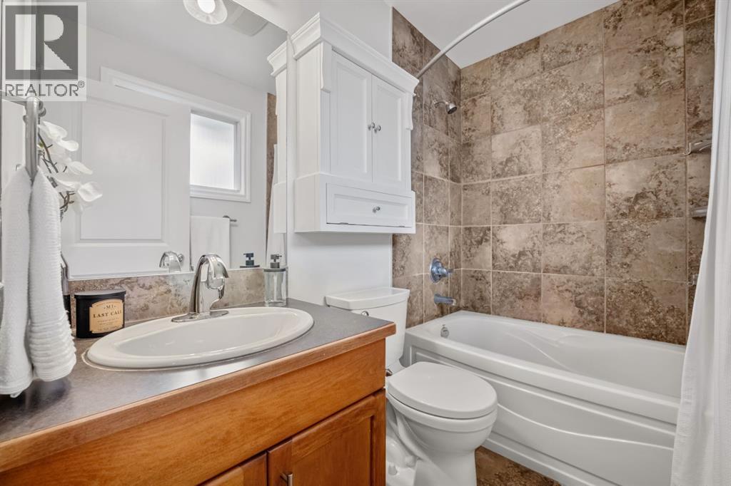 839 Lake Twintree Crescent SE photo 23