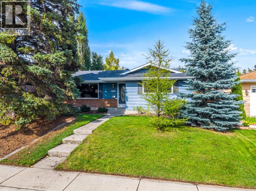 839 Lake Twintree Crescent SE photo 1