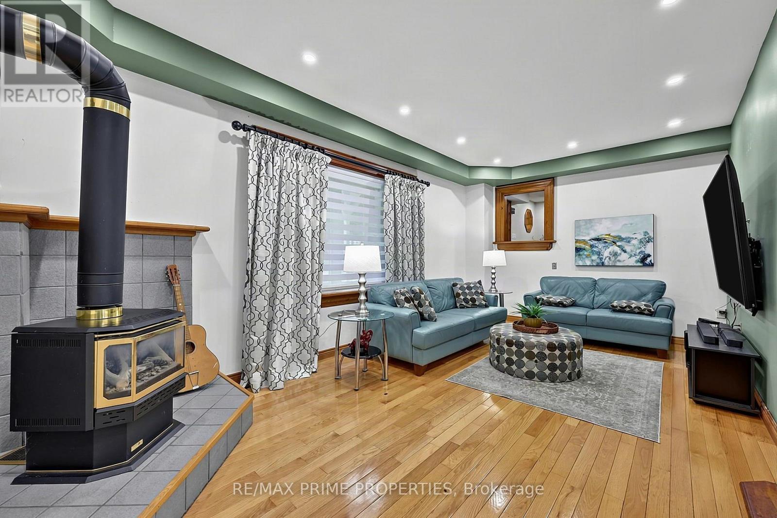 20369 Centre Street, East Gwillimbury, Ontario  L0G 1M0 - Photo 15 - N13793320