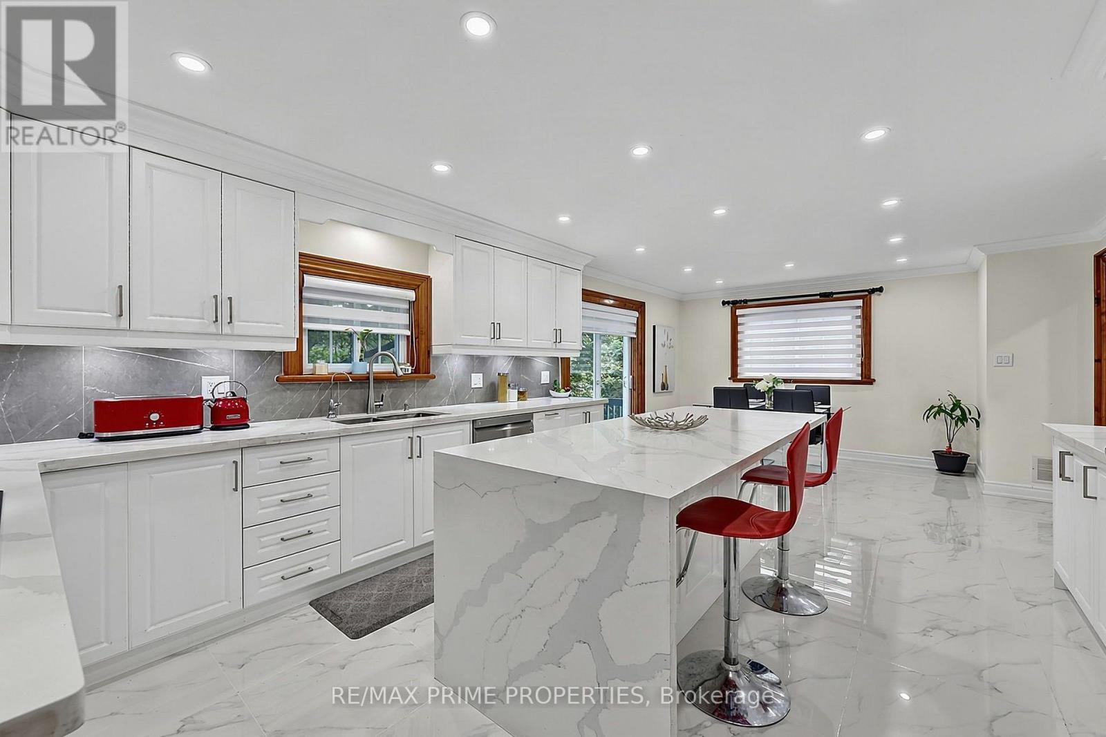 20369 Centre Street, East Gwillimbury, Ontario  L0G 1M0 - Photo 7 - N13793320