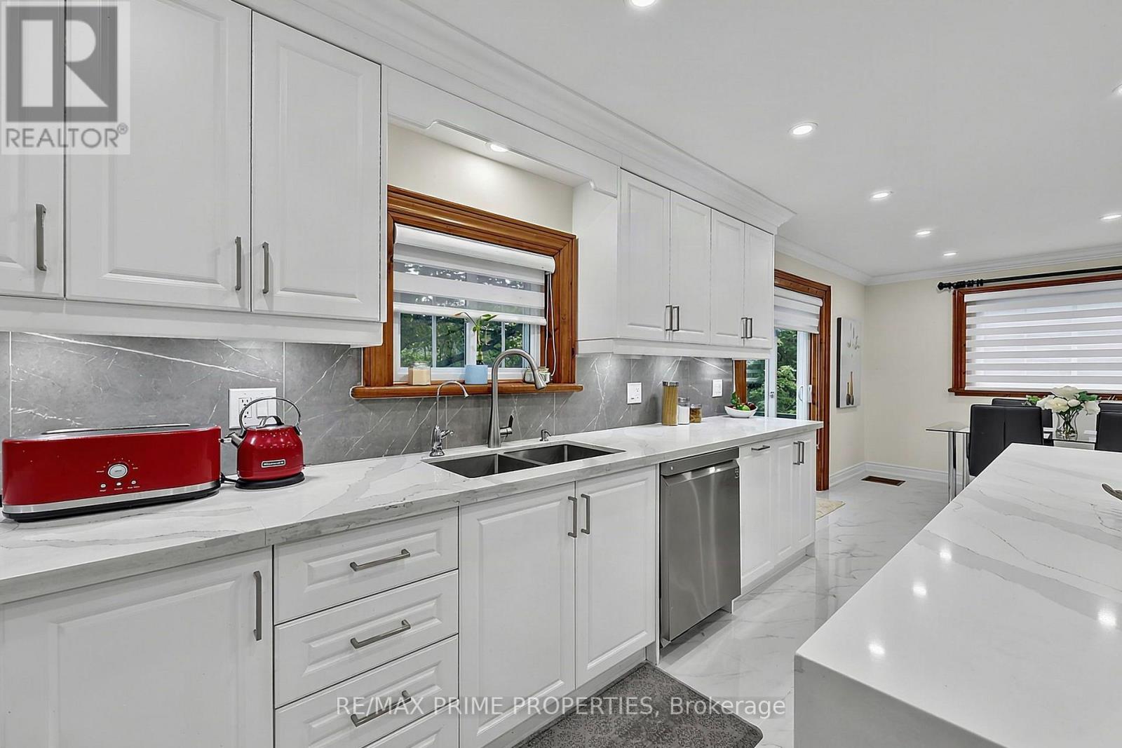 20369 Centre Street, East Gwillimbury, Ontario  L0G 1M0 - Photo 8 - N13793320