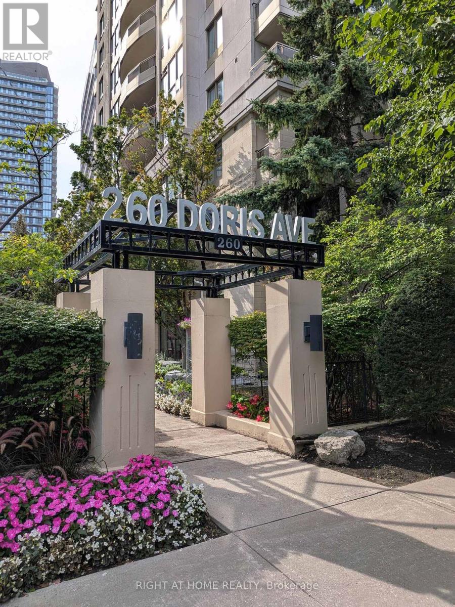 305 - 260 DORIS AVENUE, Toronto, Ontario