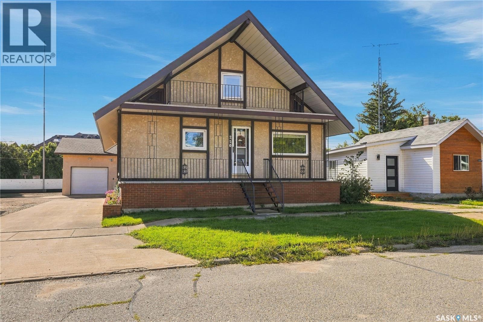 250 3rd Avenue E, Gravelbourg, Saskatchewan  S0H 1X0 - Photo 3 - SK048603