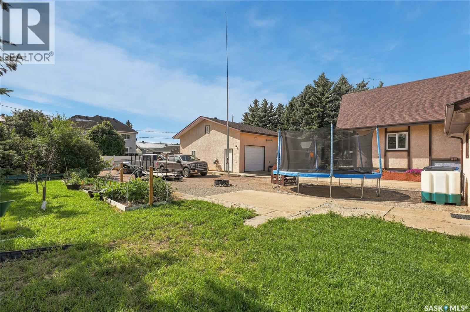 250 3rd Avenue E, Gravelbourg, Saskatchewan  S0H 1X0 - Photo 45 - SK048603