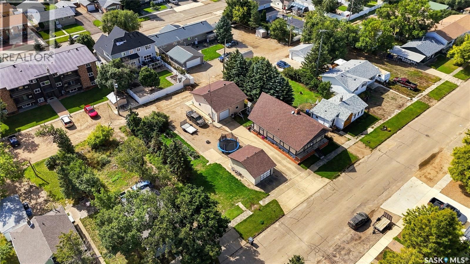 250 3rd Avenue E, Gravelbourg, Saskatchewan  S0H 1X0 - Photo 54 - SK048603