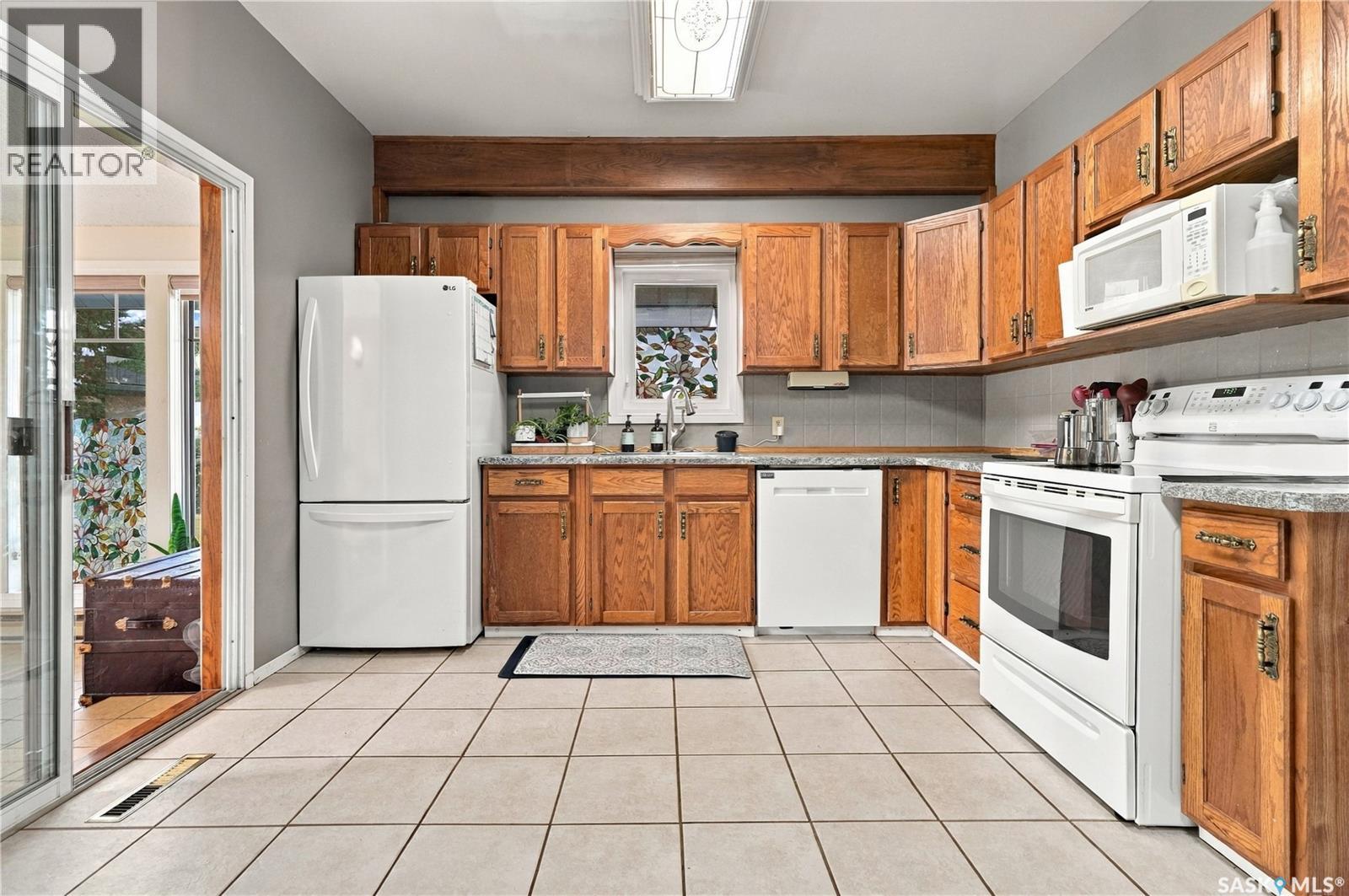 250 3rd Avenue E, Gravelbourg, Saskatchewan  S0H 1X0 - Photo 8 - SK048603