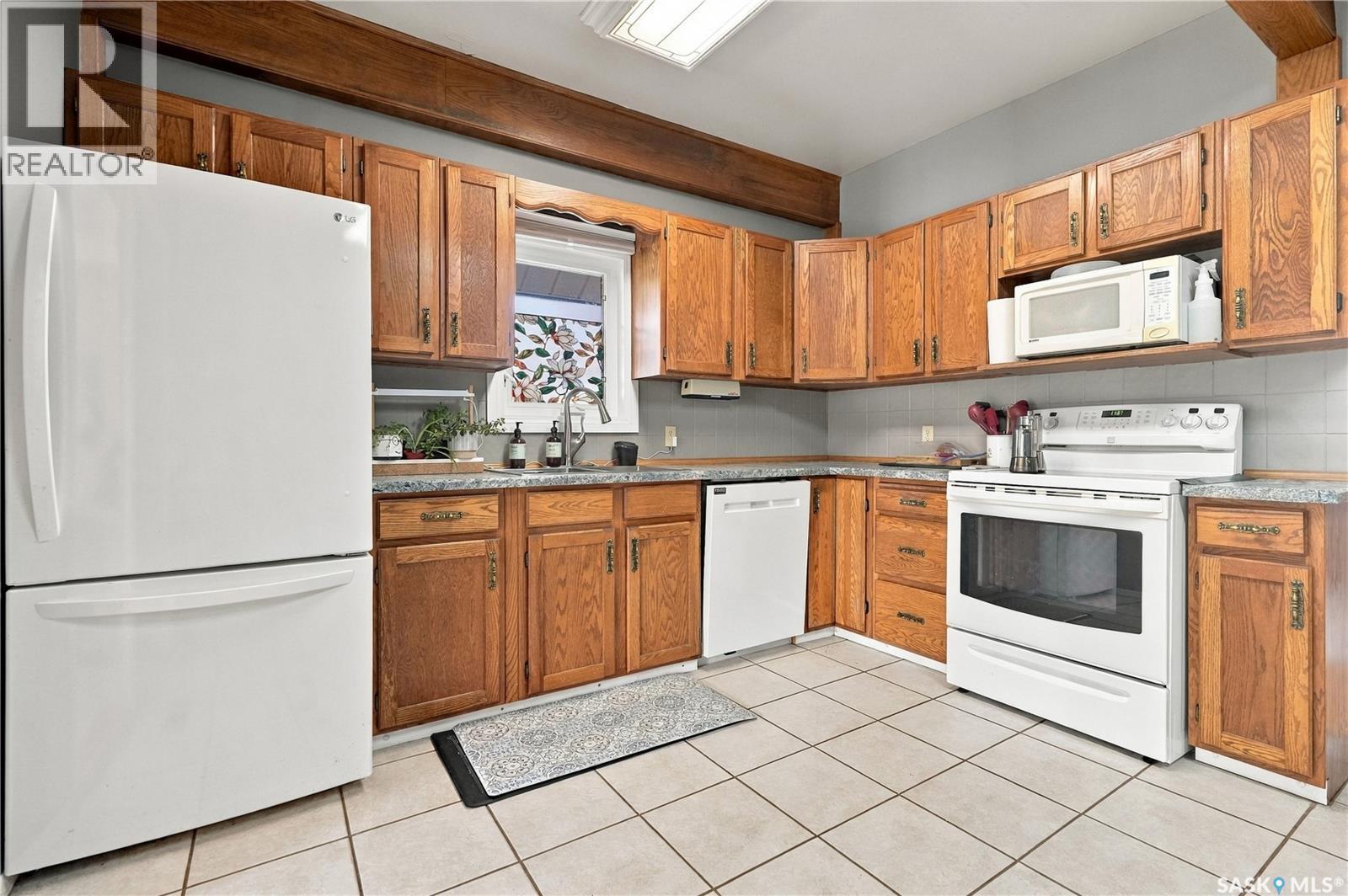 250 3rd Avenue E, Gravelbourg, Saskatchewan  S0H 1X0 - Photo 9 - SK048603
