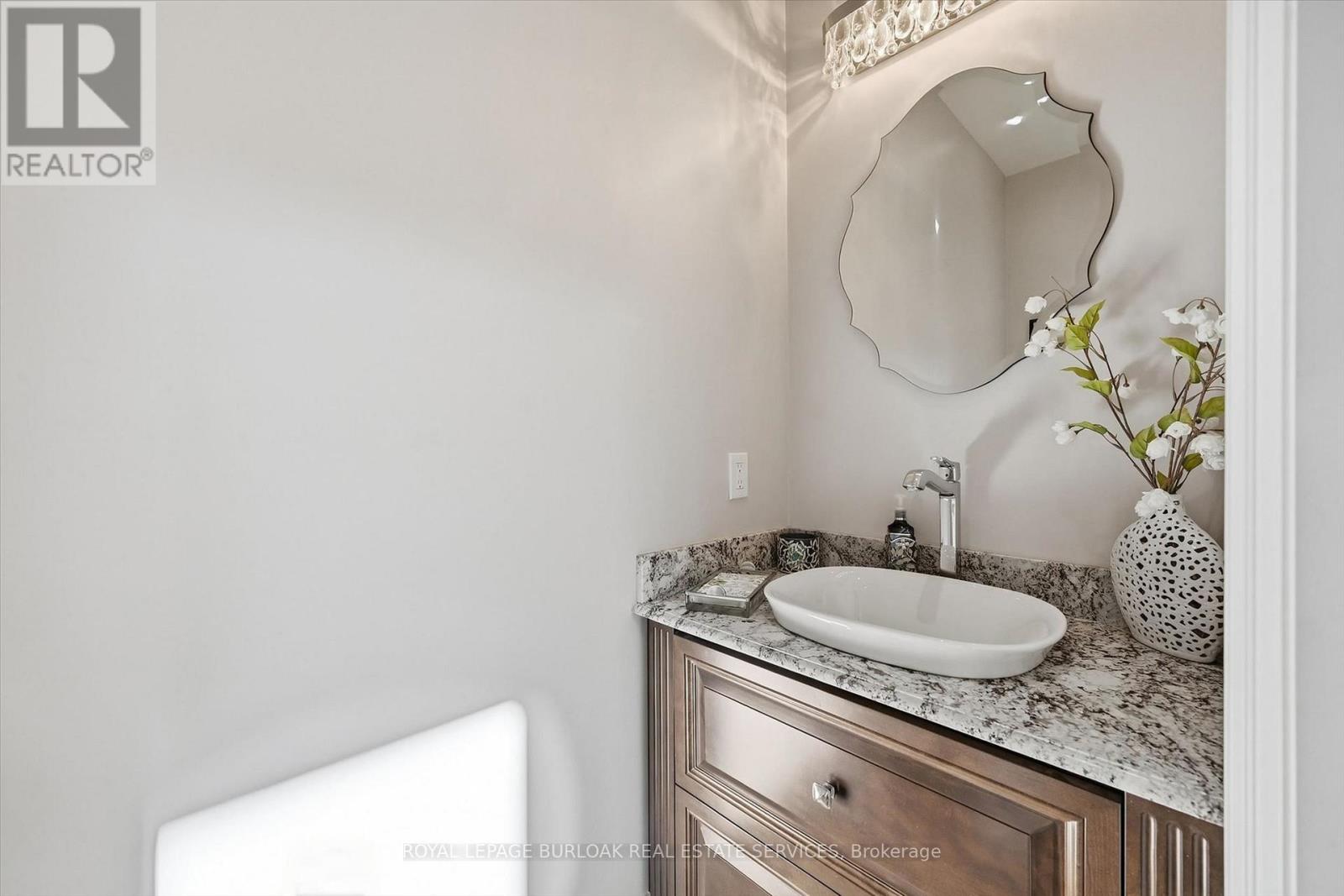534 Ann Avenue, Burlington, Ontario  L7T 2S6 - Photo 14 - W13793434