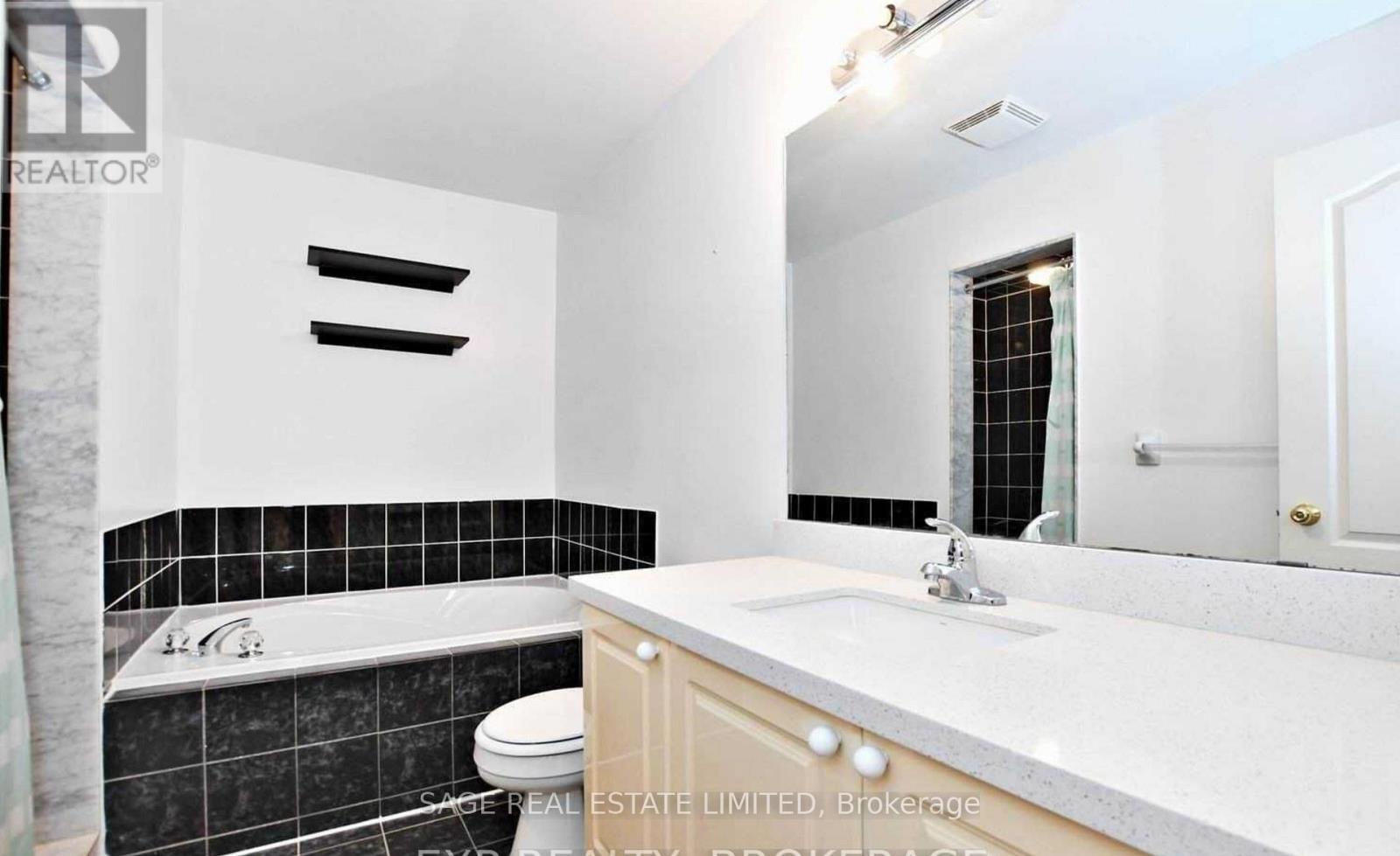 113 - 833 Scollard Court E, Mississauga, Ontario  L5V 2B4 - Photo 16 - W13793474