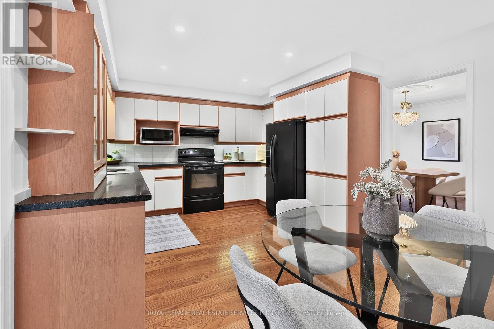 1682 Medallion Court, Mississauga, Ontario  L5J 4G1 - Photo 12 - W13793498