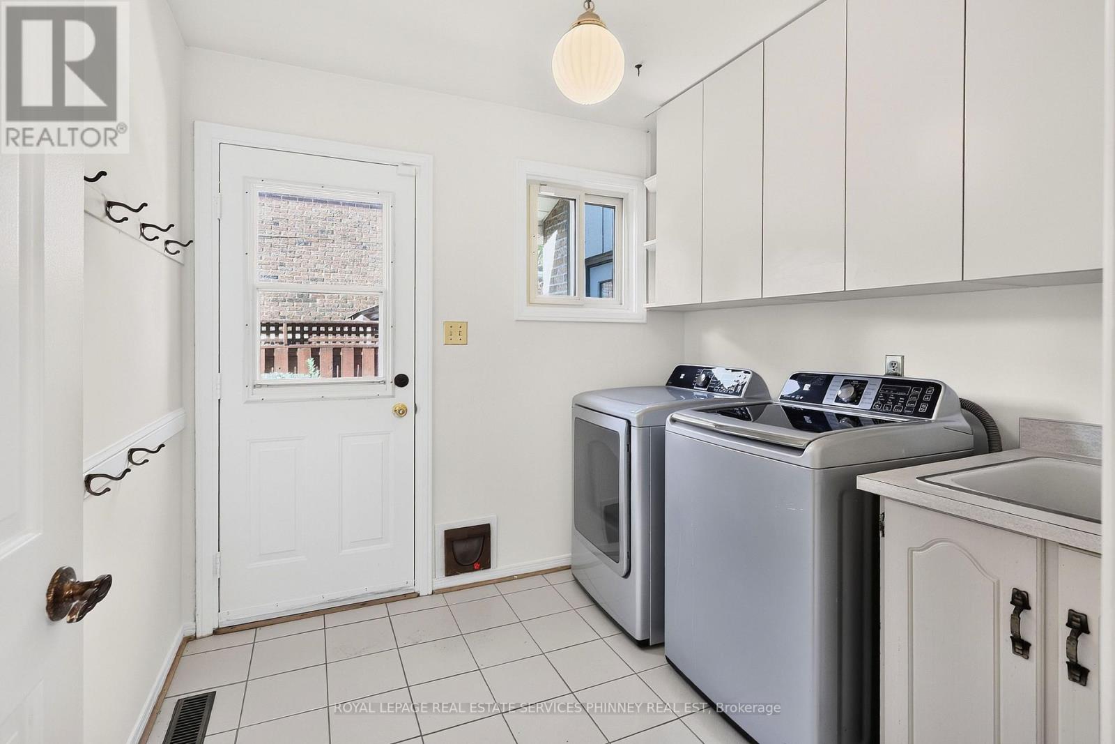 1682 Medallion Court, Mississauga, Ontario  L5J 4G1 - Photo 20 - W13793498