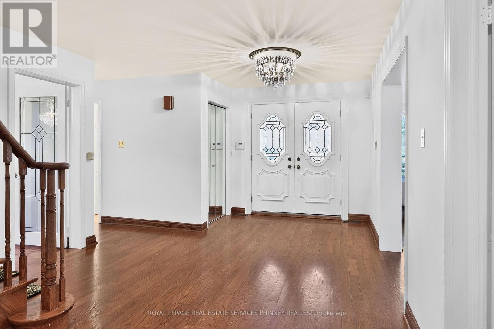 1682 Medallion Court, Mississauga, Ontario  L5J 4G1 - Photo 3 - W13793498