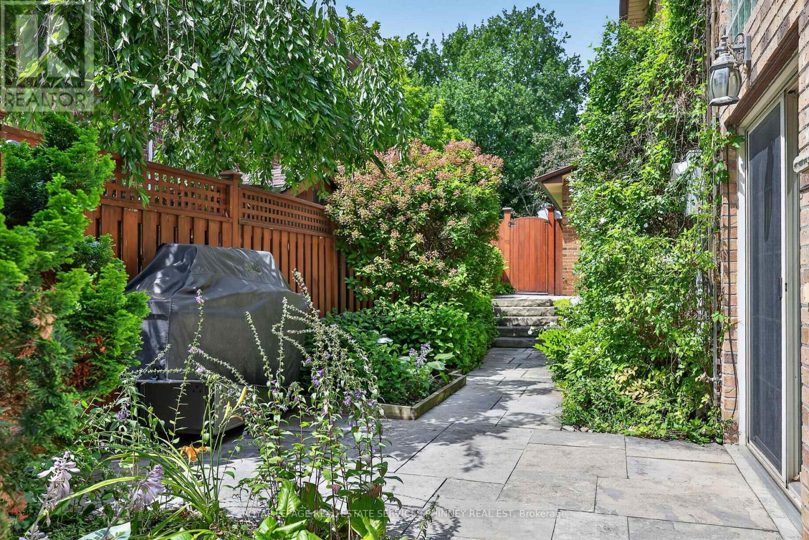 1682 Medallion Court, Mississauga, Ontario  L5J 4G1 - Photo 40 - W13793498
