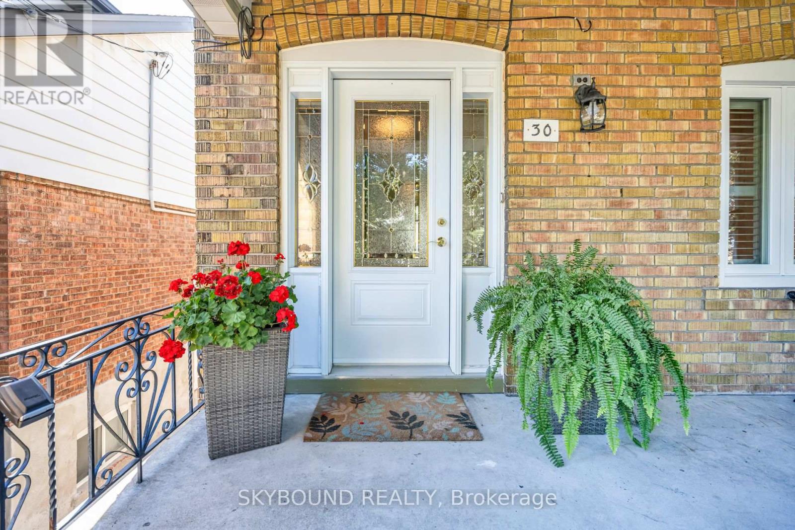 30 Woodmount Avenue, Toronto, Ontario  M4C 3X7 - Photo 3 - E13792832