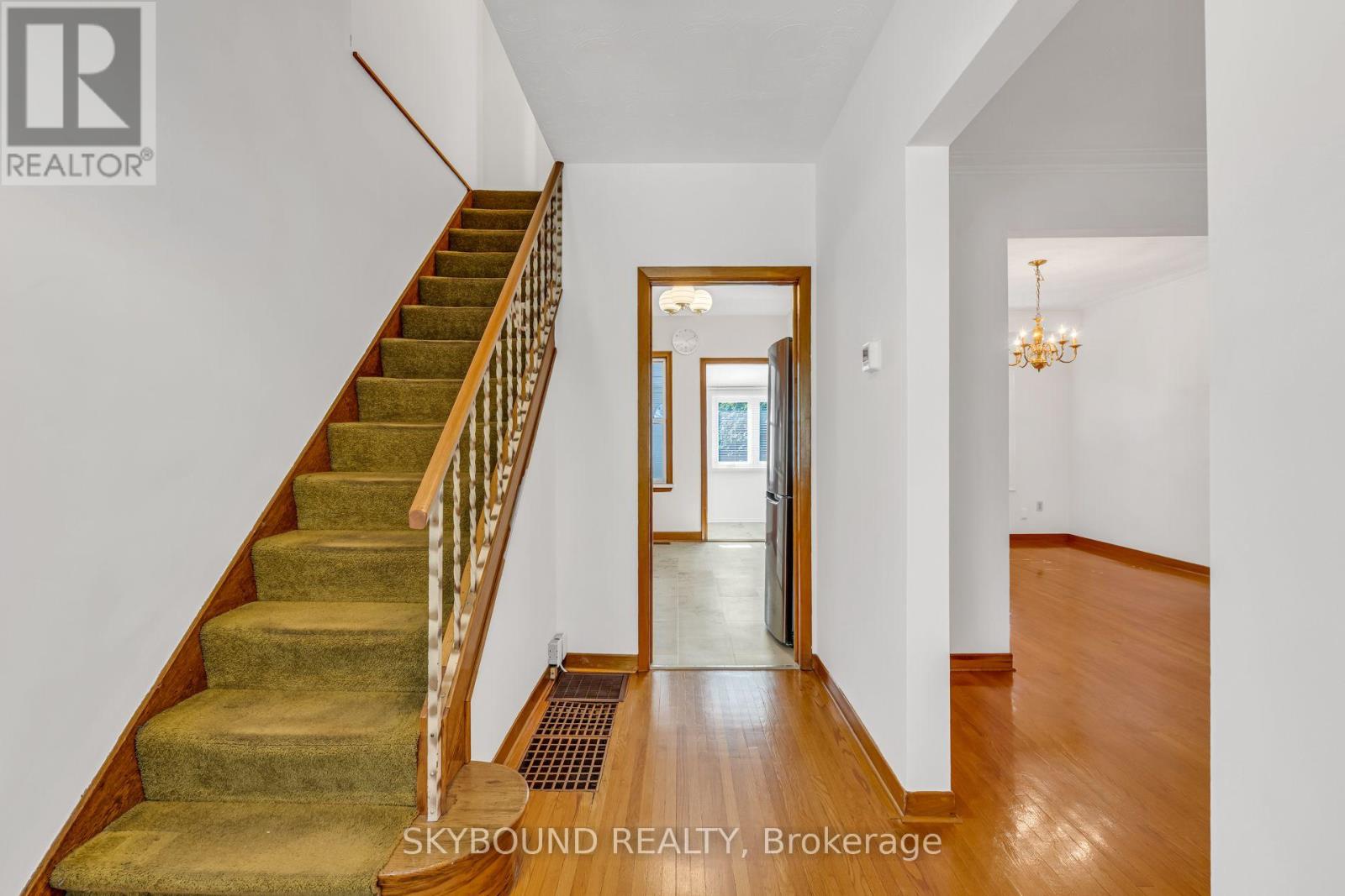 30 Woodmount Avenue, Toronto, Ontario  M4C 3X7 - Photo 5 - E13792832
