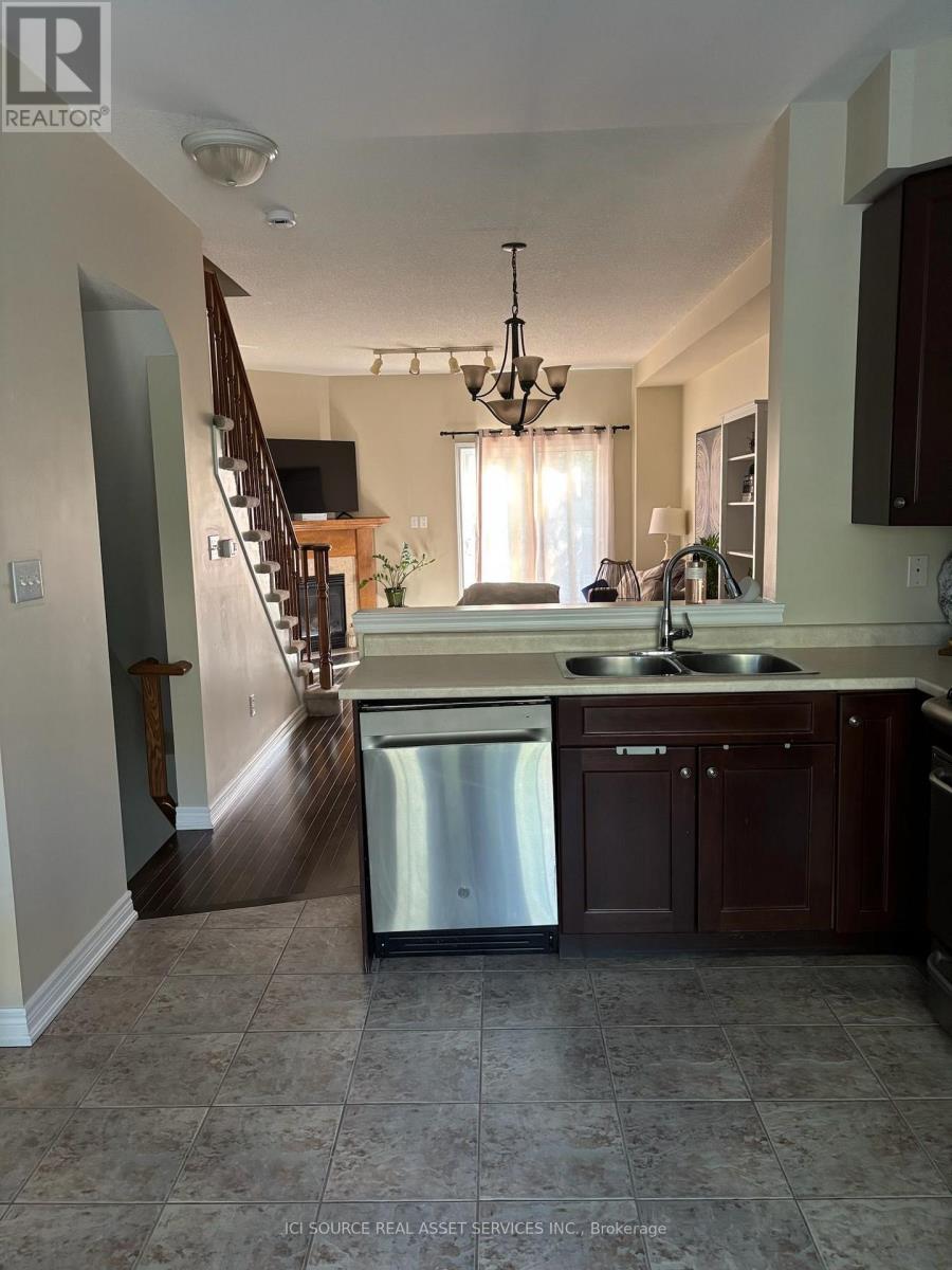 674 Rowley Common, Burlington, Ontario  L7L 0A5 - Photo 5 - W13789422