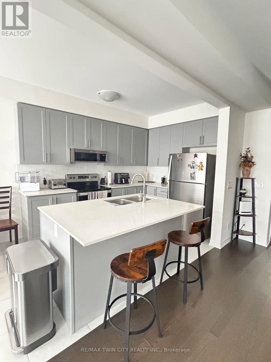 123 Broadacre Drive, Kitchener, Ontario  N2R 0S5 - Photo 4 - X13793408