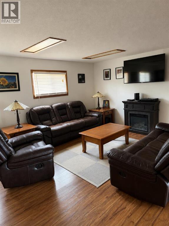 5204 51 Avenue photo 11