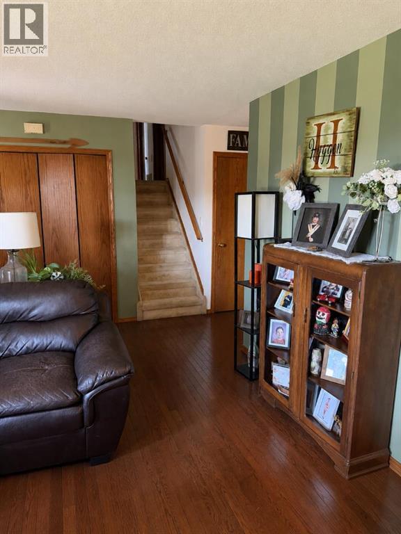 5204 51 Avenue photo 4