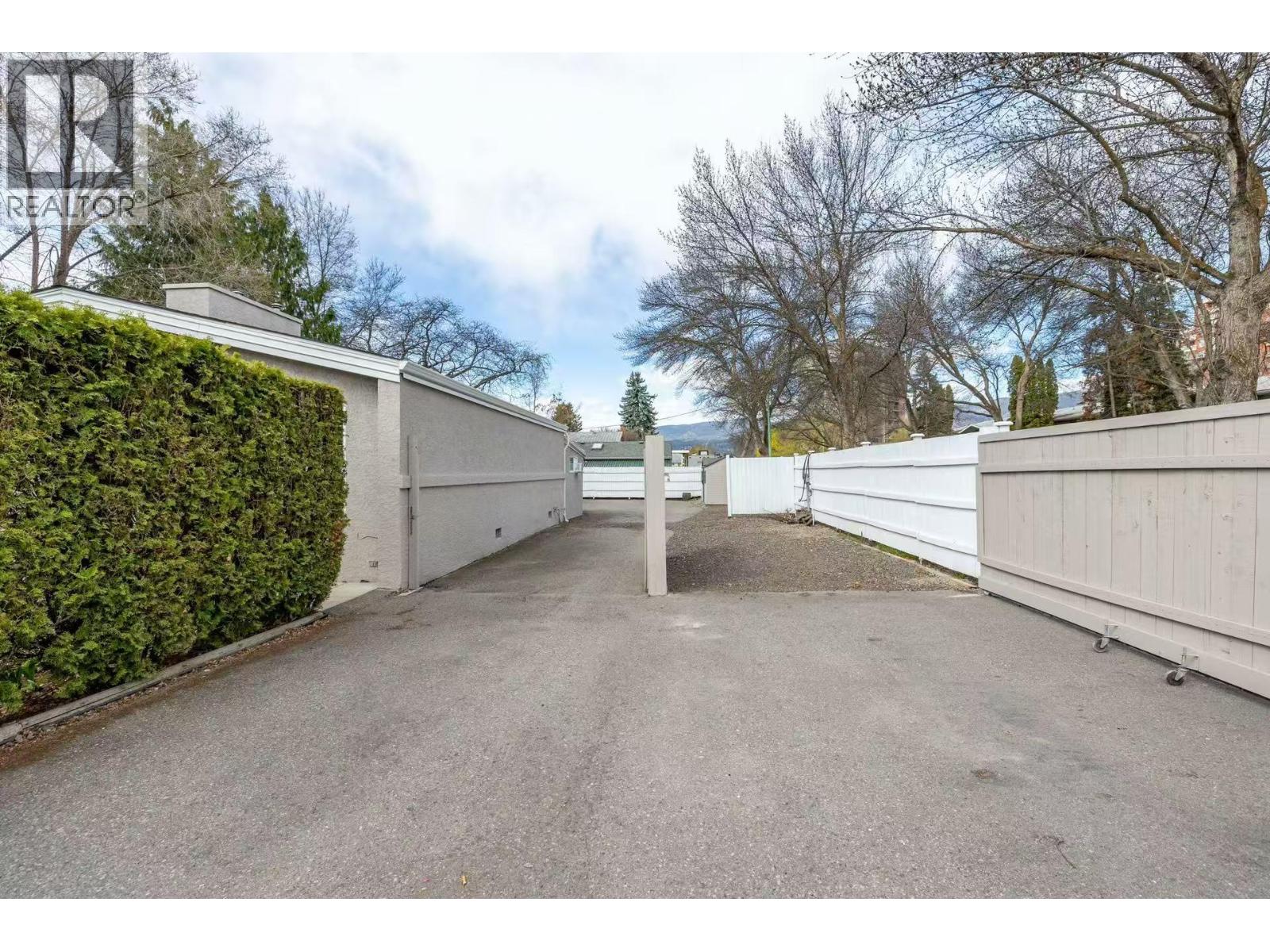 1201 Kelglen Crescent, Kelowna, British Columbia  V1Y 6K4 - Photo 20 - 10400900