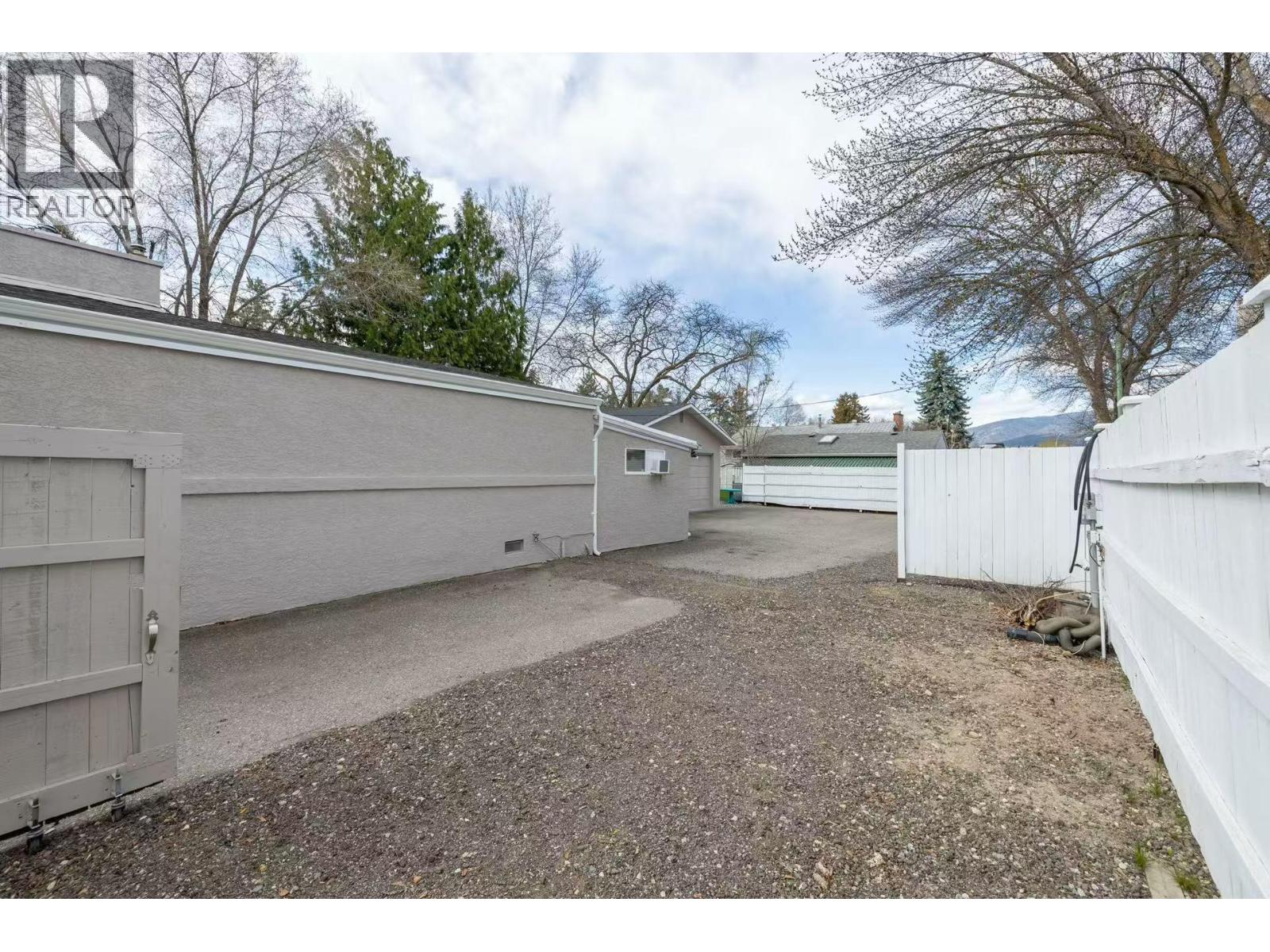 1201 Kelglen Crescent, Kelowna, British Columbia  V1Y 6K4 - Photo 22 - 10400900