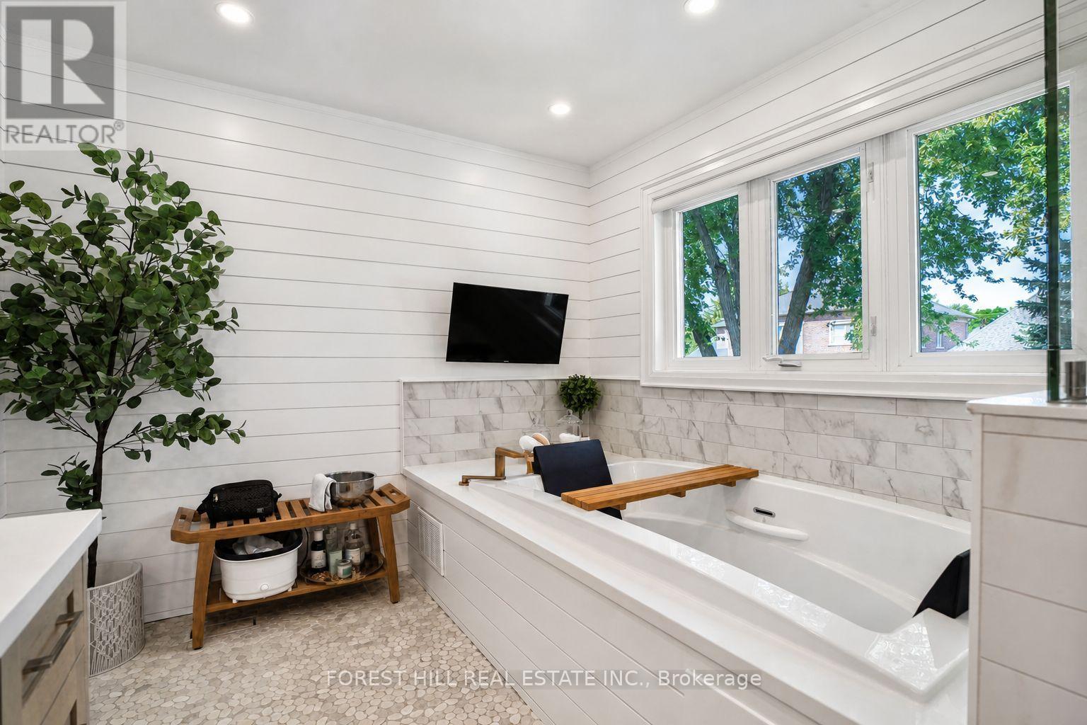 118 Pathlane Road, Richmond Hill, Ontario  L4B 4R1 - Photo 39 - N13706398