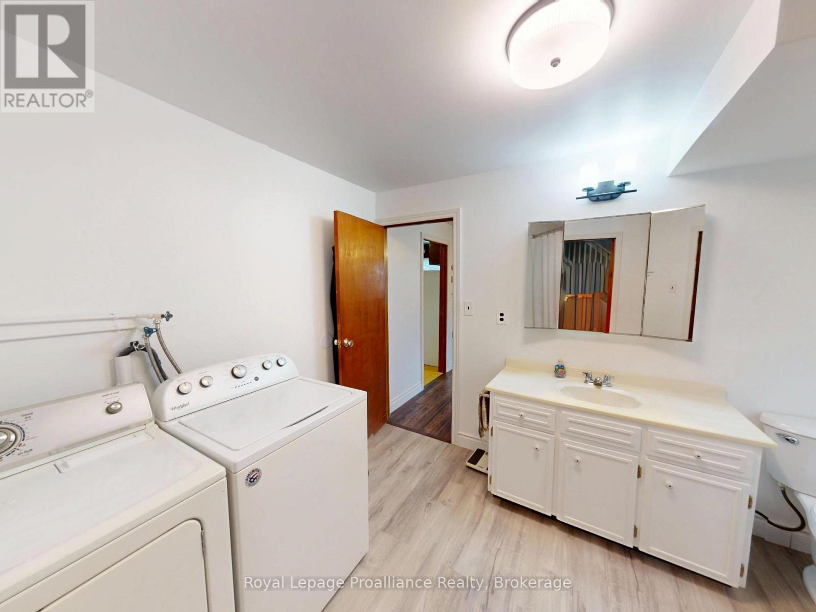 14 Pearl Street, Belleville (Belleville Ward), Ontario  K8N 4X2 - Photo 11 - X13793534