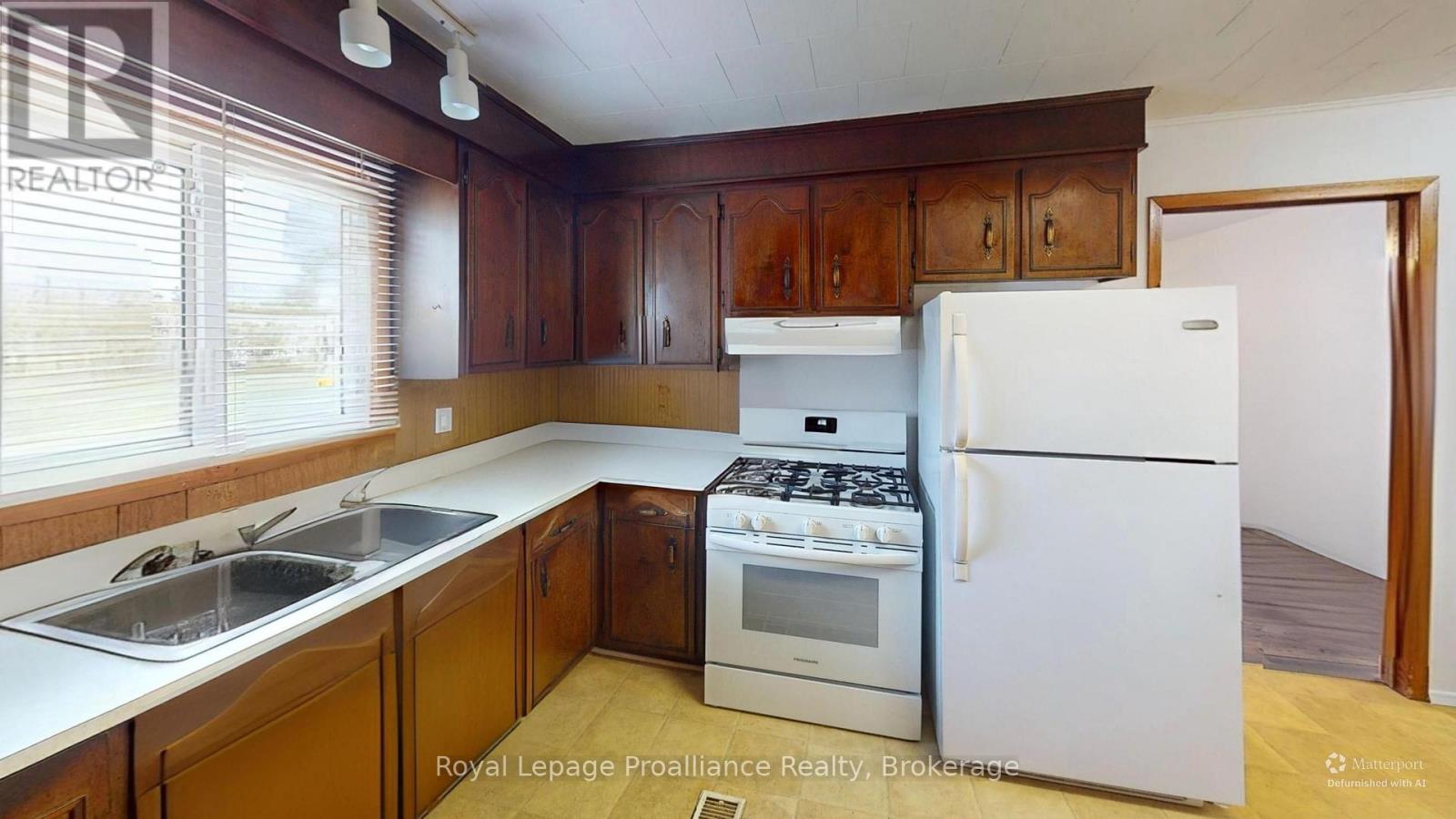 14 Pearl Street, Belleville (Belleville Ward), Ontario  K8N 4X2 - Photo 6 - X13793534