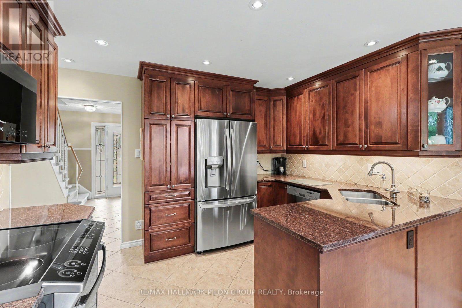 1797 Vigneault Street, Ottawa, Ontario  K1C 2G7 - Photo 3 - X13793510