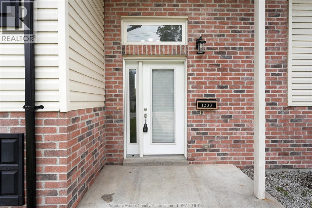 1233 Armanda Street, Windsor, Ontario  N9C 3W8 - Photo 4 - 26022839