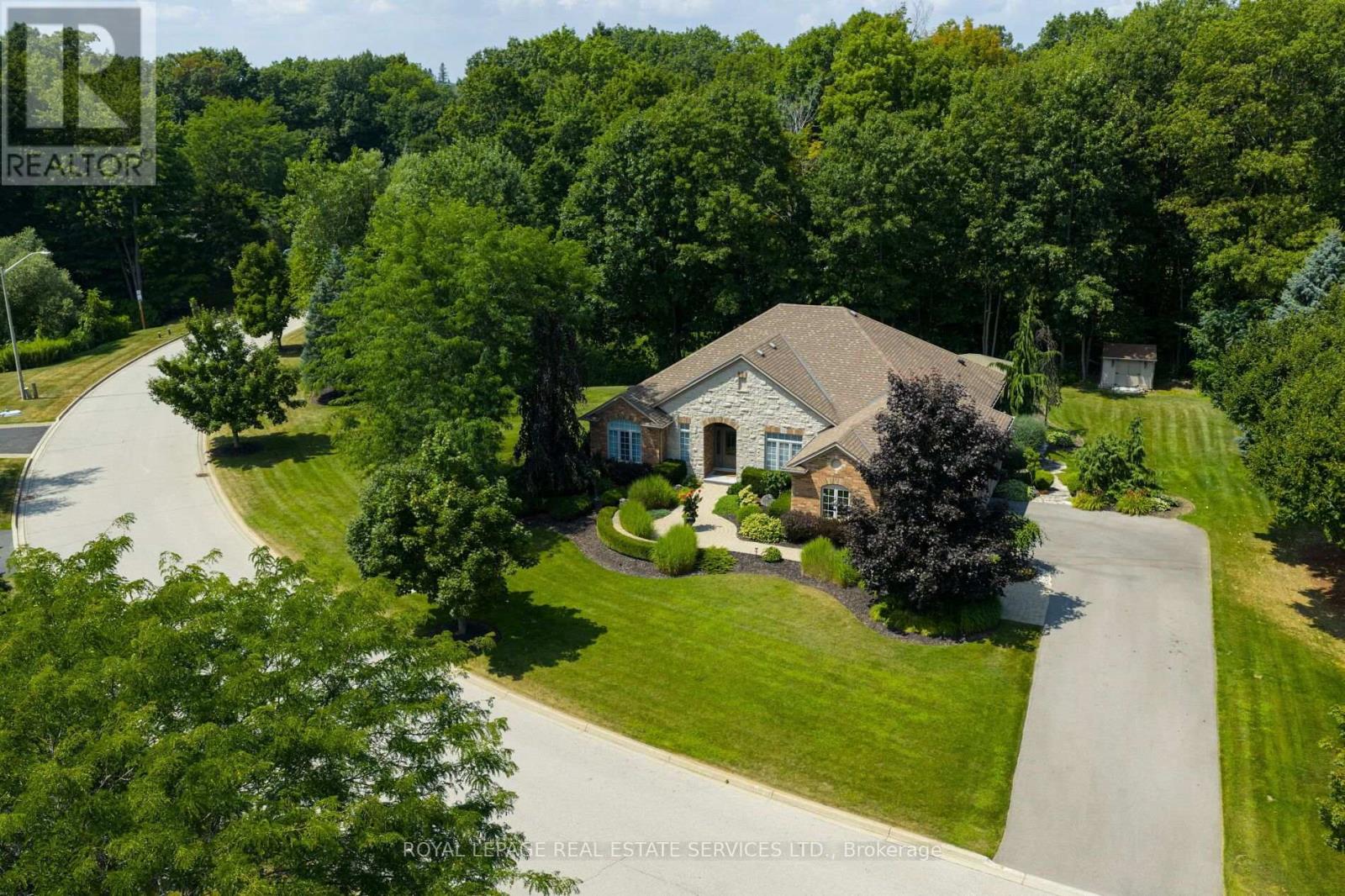 32 PARKSHORE PLACE, Hamilton, Ontario